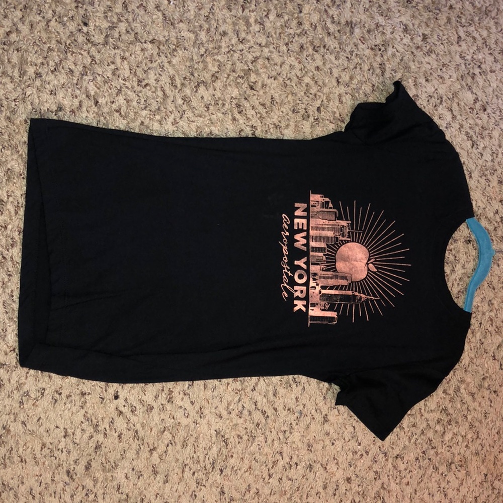 BLACK AND GOLD AÉROPSTALE SHORT SLEEVE SHIRT